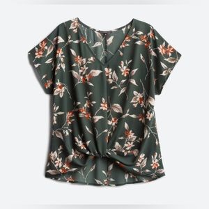 West K - Stitch fix
Allura Knot Detail Blouse - dark green floral.